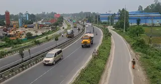 ২২ ঘণ্টা পর ঢাকা-টাঙ্গাইল মহাসড়কে যান চলাচল স্বাভাবিক